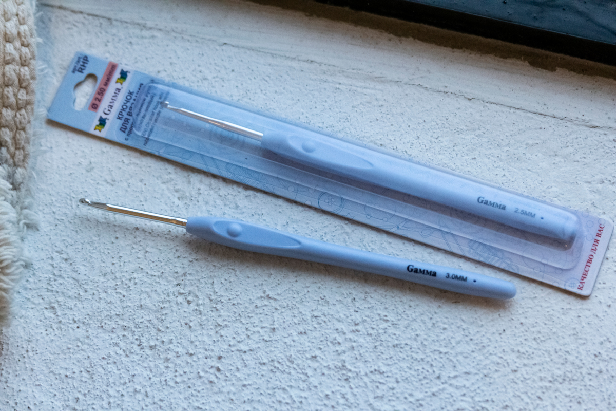 картинка Крючок для вязания "Gamma" RHP крючок с прорезин. ручкой алюминий d 3.0 мм 16 см в блистере . от магазина АЖУР